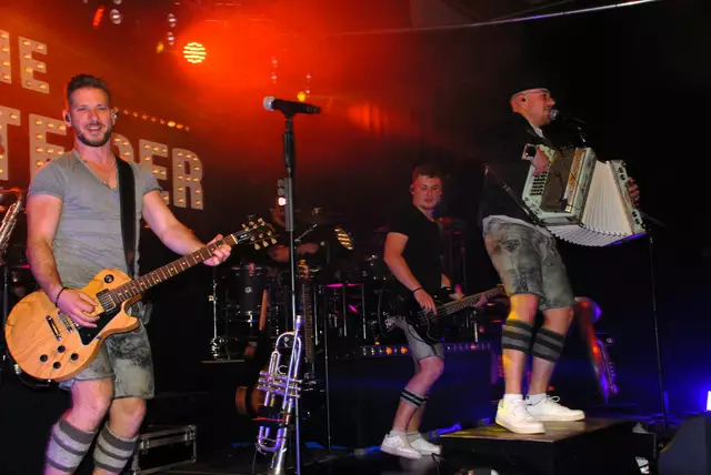 Die Tanzmusik- Unterhaltungsformation " Die Südsteirer " sorgten für nötige Stimmung beim Sportlerfest in Sinabelkirchen 