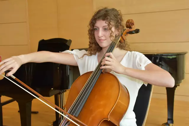 Alexandra Harm. Der Kulturverein Waldhausen mit Obfrau Magdalena Eder bot herausragenden jungen Musikerinnen und Musikern aus dem Strudengau, dem angrenzenden Waldviertel und Mostviertel in Zusammenarbeit mit der Landesmusikschule Grein ein großes Konzert-Podium.  | Foto: Robert Zinterhof
