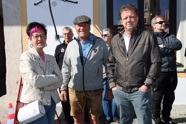 Andrea, Sepp und Sigi staunten über viele tolle Bikes in Reichersberg. | Foto: Markus Bäumler/zema-medien.de