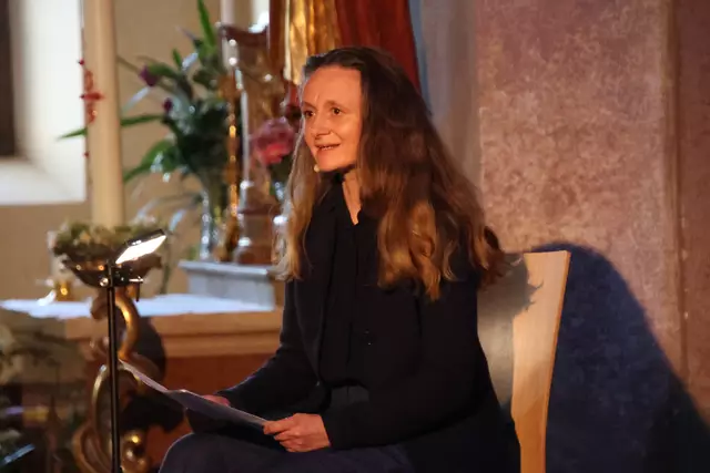 Schauspielerin Gerti Drassl tauchte in die Welt am Haunsberg ein.