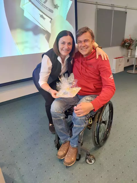 Hermann aus Rauris konnte sich über einen Tombolapreis freuen.  | Foto: Regina Langreiter