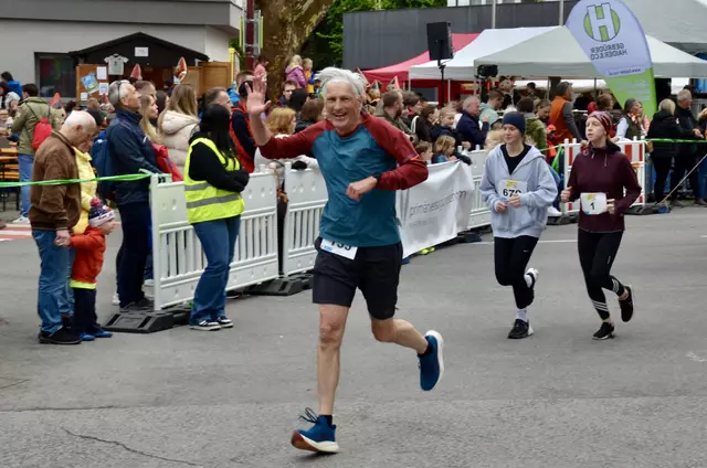 Bürgermeister a.D von Kirchberg am Wechsel Willibald Fuchs lief seine 12 Runden in einer Zeit von 1:02:44. | Foto: Elisabeth Peinsipp