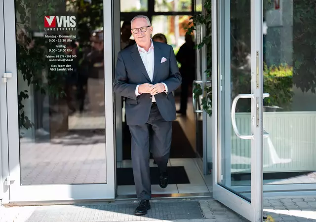 ÖVP Wien-Chef und Spitzenkandidat Karl Mahrer bei der Stimmabgabe. | Foto: GEORG HOCHMUTH / APA / picturedesk.com