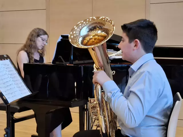 Michael Raffetseder. Der Kulturverein Waldhausen mit Obfrau Magdalena Eder bot herausragenden jungen Musikerinnen und Musikern aus dem Strudengau, dem angrenzenden Waldviertel und Mostviertel in Zusammenarbeit mit der Landesmusikschule Grein ein großes Konzert-Podium.  | Foto: Robert Zinterhof