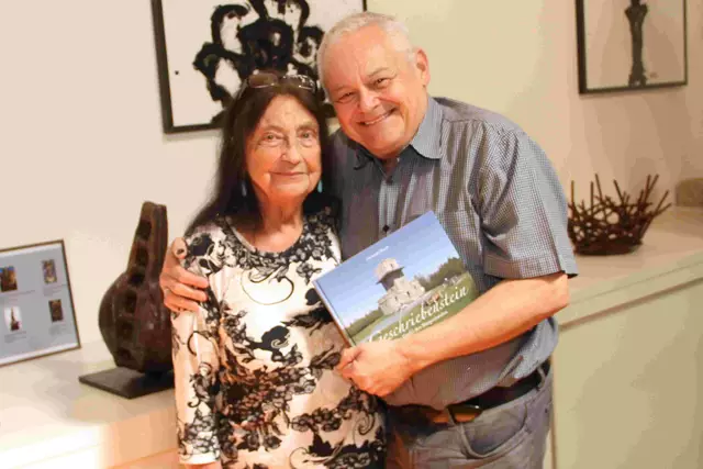 Kastell-Herrin Christine Elefant-Kedl mit Buchautor Christoph Mandl. | Foto: Peter Seper