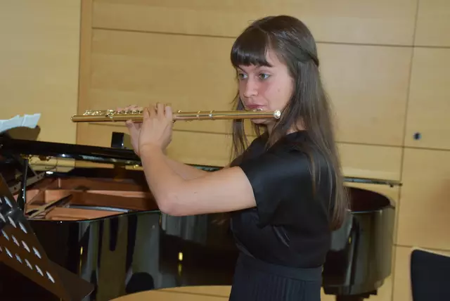 Anna Grünberger. Der Kulturverein Waldhausen mit Obfrau Magdalena Eder bot herausragenden jungen Musikerinnen und Musikern aus dem Strudengau, dem angrenzenden Waldviertel und Mostviertel in Zusammenarbeit mit der Landesmusikschule Grein ein großes Konzert-Podium.  | Foto: Robert Zinterhof