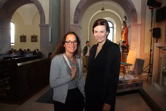 Zur Urauffühurung des Werks von Birgit Birnbacher kam Elke Laznia.