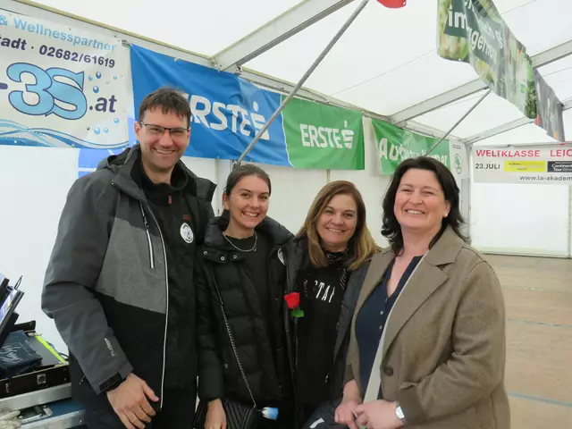 Nach einem regnerischen Start in den Samstag verbesserte sich das Wetter und die Besucher und Besucherinnen blieben trocken.  | Foto: Lena Palatin