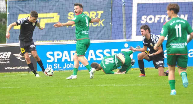 Foul-Reklamation der St. Johanner (grün) gegen Telfs. | Foto: Kogler