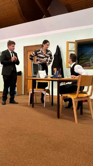Der tägliche Besuch der Silbersteins in der Amtsstube des Bürgermeisters. | Foto: Landjugend Stanz
