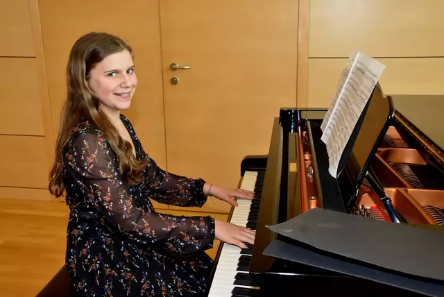 Michaela Hofstetter. Der Kulturverein Waldhausen mit Obfrau Magdalena Eder bot herausragenden jungen Musikerinnen und Musikern aus dem Strudengau, dem angrenzenden Waldviertel und Mostviertel in Zusammenarbeit mit der Landesmusikschule Grein ein großes Konzert-Podium.  | Foto: Robert Zinterhof