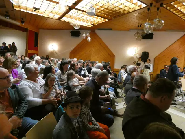 Der Gemeindesaal war bis auf den letzten Platz gefüllt. 