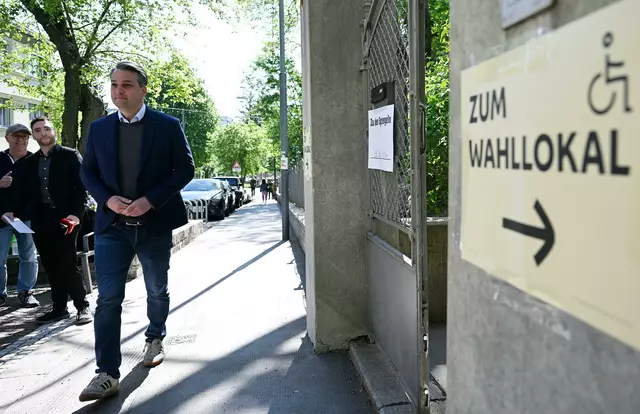 FPÖ Wien-Spitzenkandidat Dominik Nepp bei seiner Stimmabgabe. | Foto: HELMUT FOHRINGER / APA / picturedesk.com