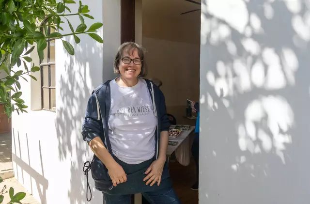 Petra Regner-Haindl ist Gastgeberin des Walpurgisfestes in Kronberg.  | Foto: Regina Courtier