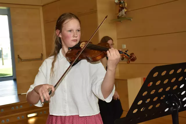 Rosalioe Ramskogler. Der Kulturverein Waldhausen mit Obfrau Magdalena Eder bot herausragenden jungen Musikerinnen und Musikern aus dem Strudengau, dem angrenzenden Waldviertel und Mostviertel in Zusammenarbeit mit der Landesmusikschule Grein ein großes Konzert-Podium.  | Foto: Robert Zinterhof