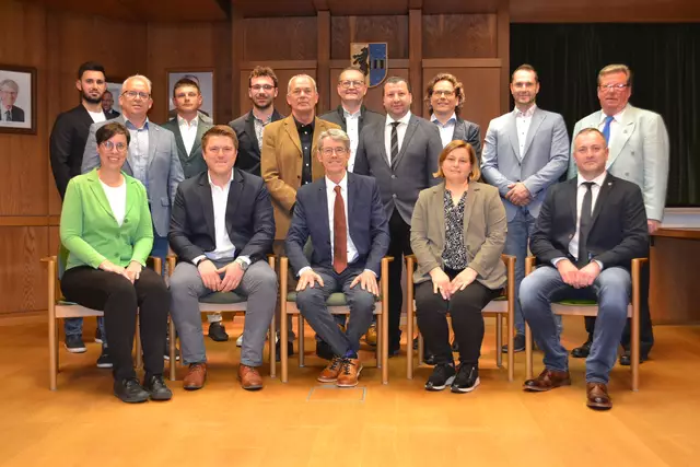 Der Gemeinderat von Mettersdorf rund um Bürgermeister Josef Schweigler (vorne, M.) 
 | Foto: Marktgemeinde Mettersdorf 