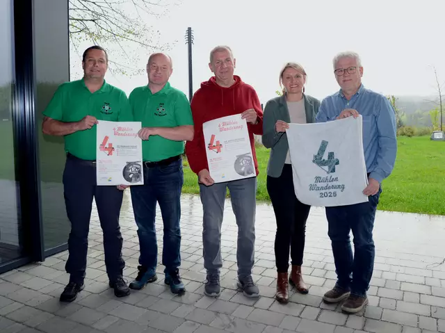 Bernd Wesely und Dietmar Zwerina (ÖKB Dietmanns), Maximilian Breuer (TVV Gr. Siegharts), Katharina Müllner und Harald Hofbauer (Verschönerungsverein
Dietmanns) laden ein. | Foto: Verschönerungsverein Dietmanns