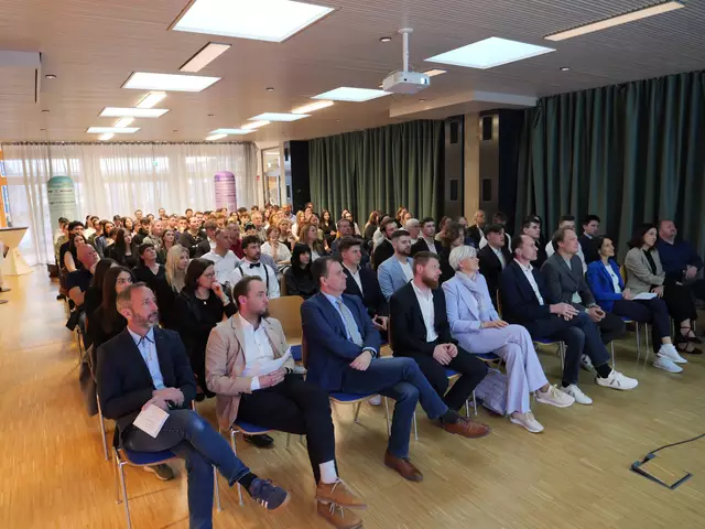 Bis auf den letzten Platz gefüllt war die Aula der HAK Spittal | Foto: HAK Spittal