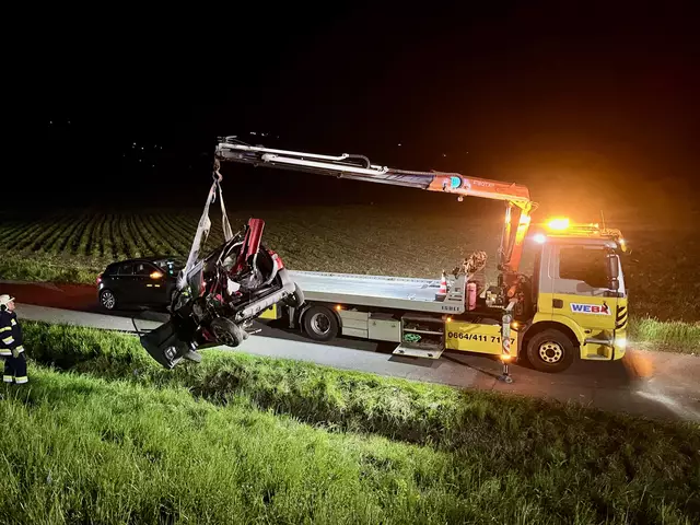 Bei dem Auffahrunfall wurden zwei Personen verletzt. | Foto: Feuerwehr Grafendorf