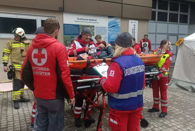 Die "Verletzten" wurden vom Roten Kreuz bestens versorgt. | Foto: Brigitte Krämer