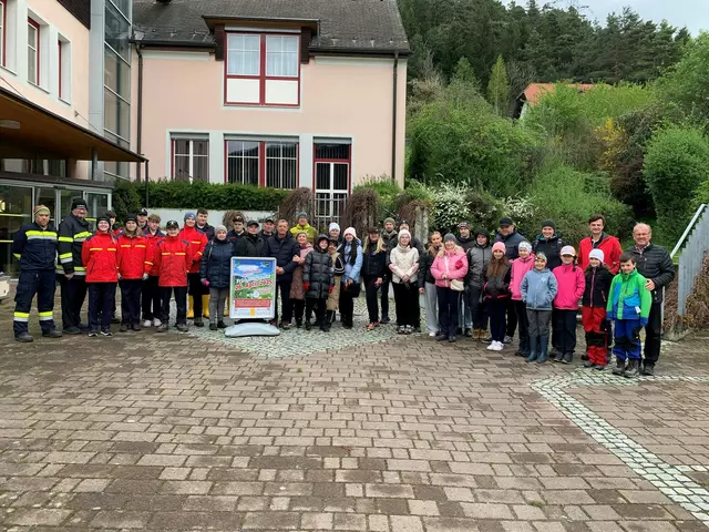 Viele fleißige Hände sorgten dafür, dass Bäche, Wälder und Wiesen entlang der Straßen und Radwege in Kammern von Müll befreit wurden.  | Foto: Marktgemeinde Kammern