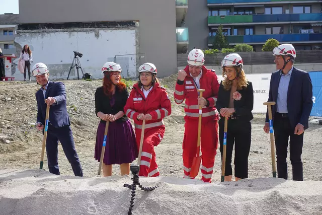 (v.li.n.re.) BM Johannes Anzengruber, LRin Cornelia Hagele, RKI-GF Alexandra Tanda, RKI-Obmann Rupert Stöckl, LRin Eva Pawlata, VizeBM Georg Willi. | Foto: Huber