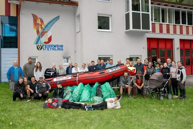 Am 26. April 2025 führte die Freiwillige Feuerwehr Steyrling wie jedes Jahr die Seeuferreinigung am Stausee Klaus im Rahmen der Aktion "Hui statt Pfui" durch.  | Foto: Christian Kerbl