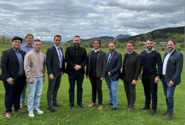 Unter den Gratulanten fanden sich neben Erwin Angerer auch Deutsch-Griffens Bürgermeister und Landtagsabgeordneter für die FPÖ Michael Reiner und Robert Eichwalder, FPÖ-Stadtparteiobmann in St. Veit. | Foto: Privat