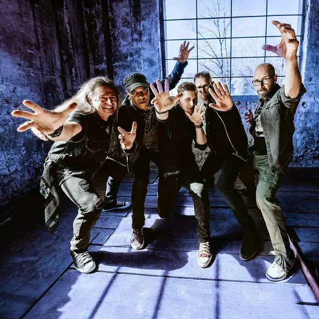 "Aurora by Noon" will die Stadt zum Beben bringen. | Foto: Dominika Photography