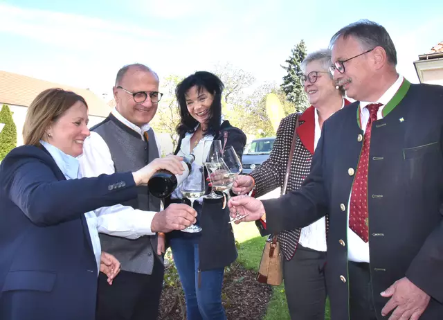 Prost bei herrlichem Frühlingswetter
 | Foto: Herbert Schleich