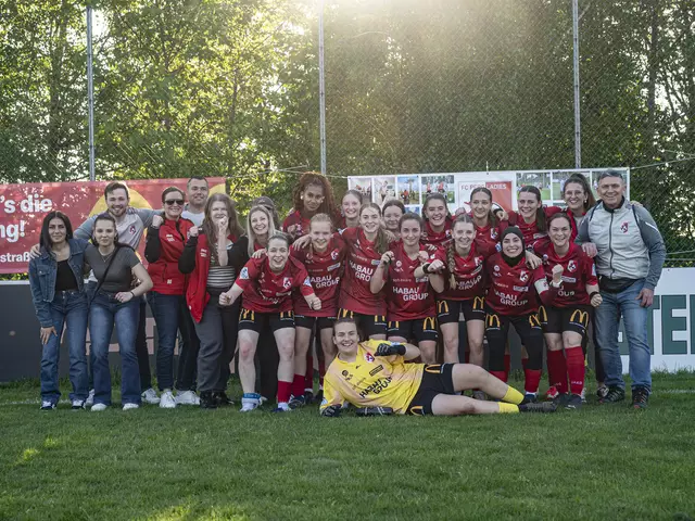 Jubel über den klaren Heimerfolg und die Tabellenführung bei den FC McDonald's Perg Ladies. | Foto: kickerin.at/Willi Grinninger