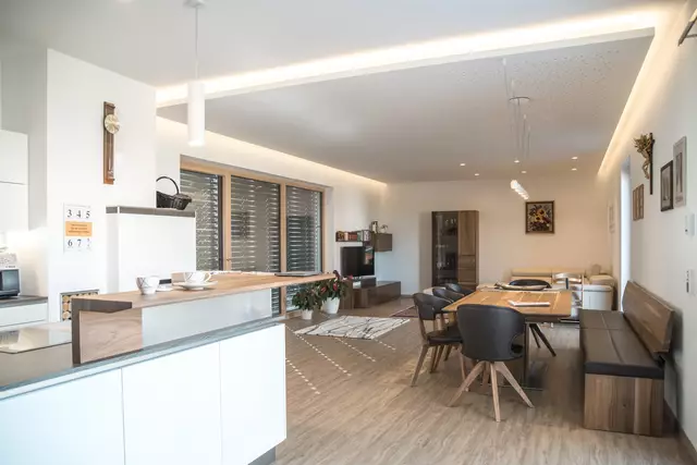 Natürliche Materialien in stilsicheren Formen, das steht in puncto Beleuchtung auf dem Plan für das Jahr 2025.  | Foto: MPW