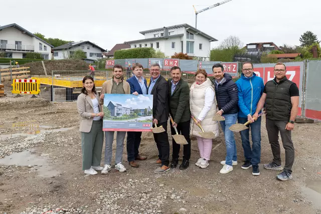 Vergangene Woche besuchten Bürgermeisterin Andrea Pabinger, Landesrat Martin Zauner und RHZ-Geschäftsführer Josef Rettenwander die Baustelle in Lamprechtshausen. | Foto: RHZ