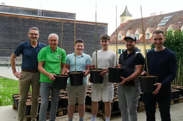 Direktor Reinhold Holler, Josef Auer, Franz Xaver Kasinger, Fabian Puchmüller, Obmann Michael Gutjahr und Fabian Teichtmeister | Foto: Silberberg