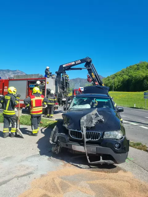 Schwerer Unfall auf der B145 in Bad Ischl. | Foto: FF Bad Ischl/Christian Wacek