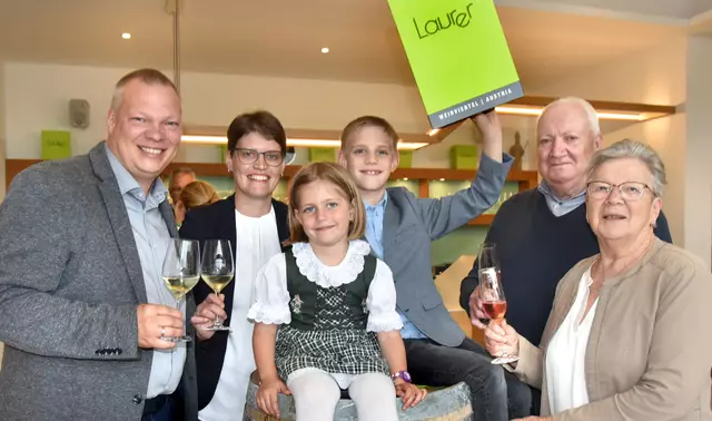 Drei Generationen des Winzerbetriebes der Familie Laurer in Deinzendorf. | Foto: Herbert Schleich