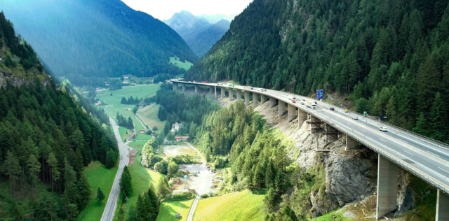 Von 5. bis 11. Mai kann es wegen Sanierungsarbeiten auf der Luegbrücke zu Einschränkungen kommen.  | Foto: Achhorner 