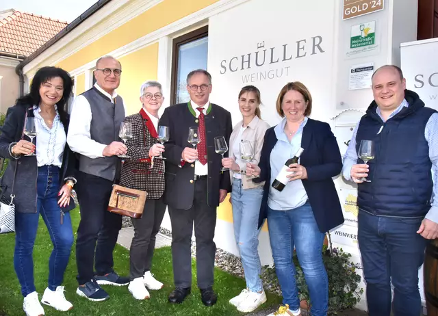 Gäste beim Weingut Schüller in Pillersdorf | Foto: Herbert Schleich