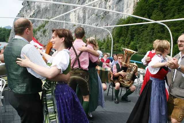 Tanz und Musik auf der MS Salzburg am Wolfgangsee. | Foto: Salzburger Trachtenjugend