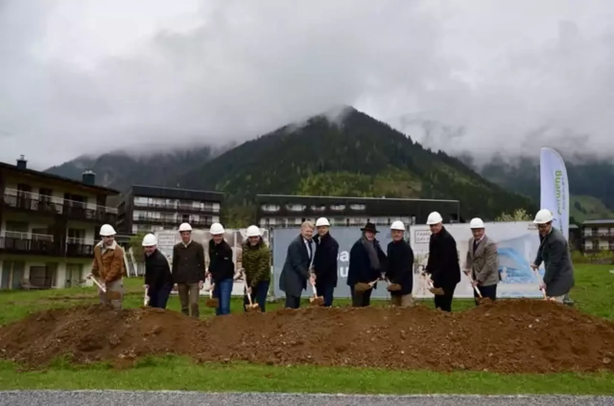 Neues öffentliches Family Day Spa: Spatenstichfeier für das neue Hallenbad ...
