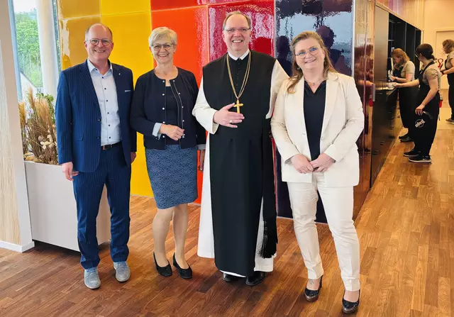 Bernhard Ruf, Bgm. Katharina Seebacher, Abt Nikolaus Thiel, Karin Gondosch (von links) | Foto: Martina Weymayer