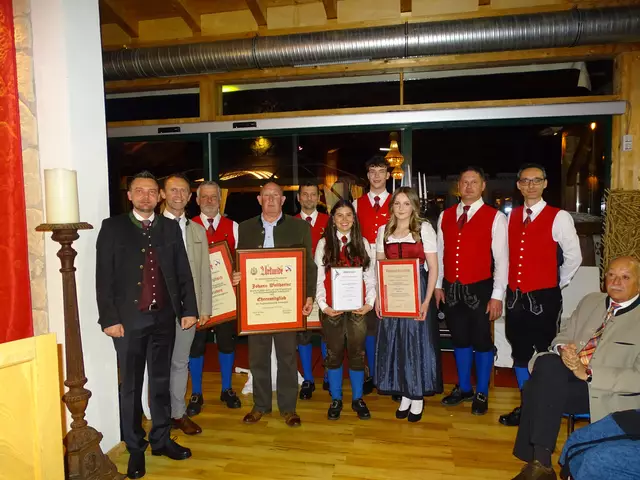 Ihr Frühlingskonzert gab die Trachtenmusikkapelle (TMK) Ramingstein am 26. April 2025 im Jagglerhof zum Besten. Neben musikalischen Leckerbissen gab es auch etliche Ehrungen. | Foto: Sandra Aigner