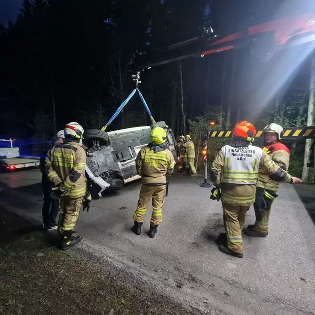 Neben der Feuerwehr waren auch das Rote Kreuz Wald mit zwei Mann, das Notarzteinsatzfahrzeug Mittersill mit zwei Mann und Notarzt Walter Bogensperger, die Wasserrettung Mittersill mit zwölf Mann sowie die Polizei Neukirchen mit einem Fahrzeug und zwei Beamten im Einsatz. | Foto: Freiwillige Feuerwehr Neukirchen am Großvenediger