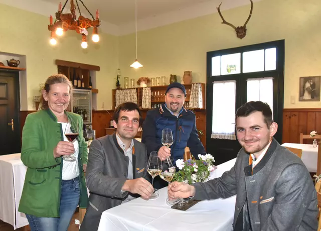 Platt Weinkost im alten Wirtshaus Waldherr aus dem Jahr 1880 bei BIO Weinbau Waldherr
 | Foto: Herbert Schleich