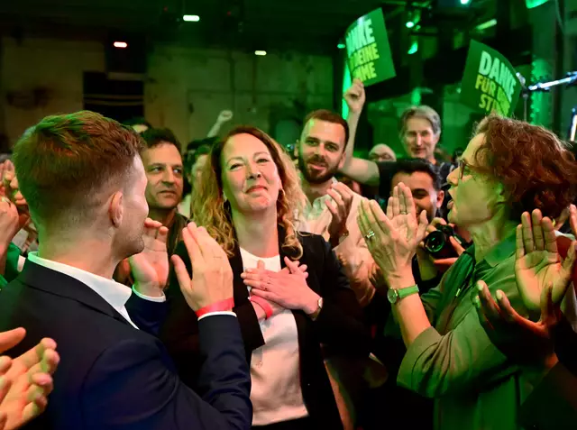 Grünen-Chefin Judith Pühringer freute sich über das gute Ergebnis ihrer Partei. | Foto:  ROLAND SCHLAGER / APA / picturedesk.com