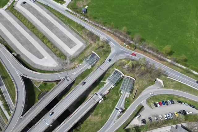 Aufgrund von Sanierungsarbeiten ist im Bereich des südlichen Tunnelportals des Schmittentunnels mit Verkehrsbehinderungen zu rechnen.  | Foto: Land Salzburg/Franz Schwaighofer