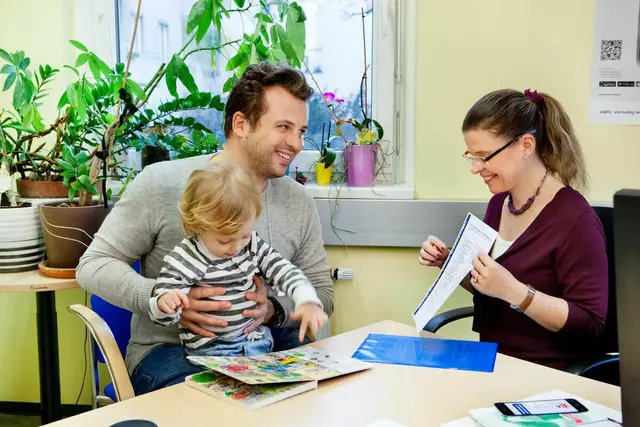 Nach Babypause gut informiert und kompetent zurück in den Job: Das AMS in Scheibbs bietet alle Infos. | Foto: AMS/Fotostudio B&amp;G