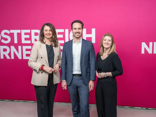 V. l: Selma Arapović, die formell Spitzenkandidatin wird, Christoph Wiederkehr und Bettina Emmerling | Foto: Valentina Marinelić/MeinBezirk