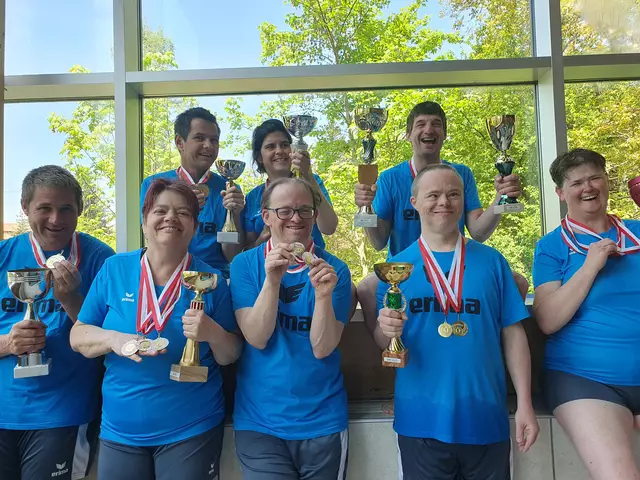 Stolz präsentierten die Schwimmerinnen und Schwimmer des Diakonie-Schwimmteams ihre eroberten Medaillen und Pokale. | Foto: Diakonie de La Tour Waiern