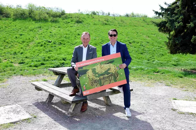 Bezirksvorsteher Gerald Bischof (l.) mit Klima- und Umweltstadtrat Jürgen Czernohorszky (beide SPÖ). | Foto: Stadt Wien/Martin Votava